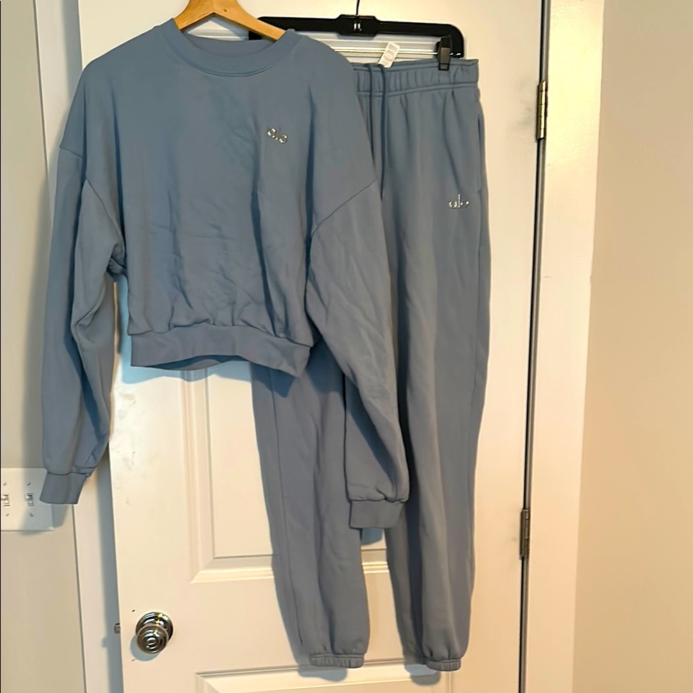 ALO Yoga Accolade Light Blue Lounge Set